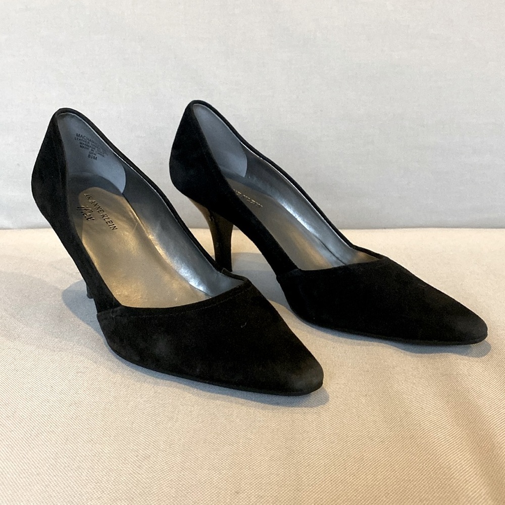Anne Klein Black Suede Pumps Size 8.5